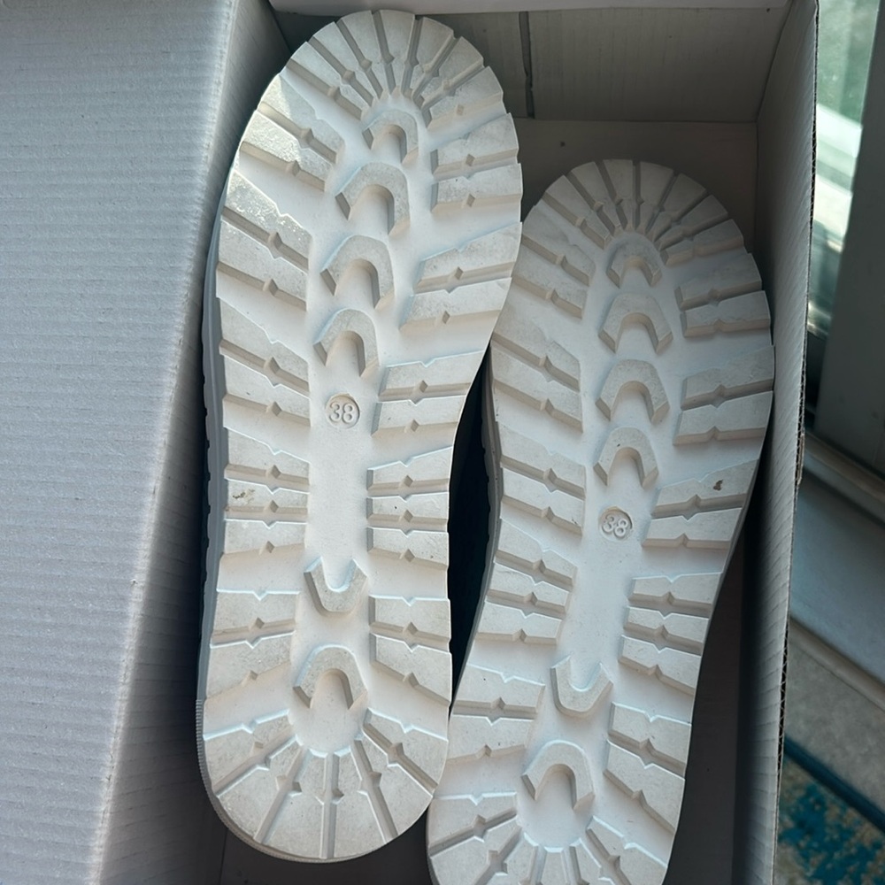 Italian made Stefania shoes, size 38. Size 8 US. with brand new Box. - Picture 5 of 16